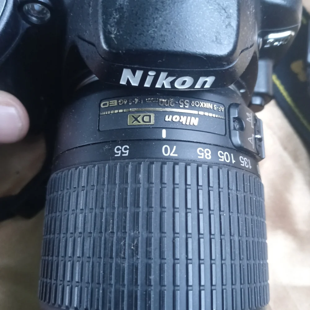 Nikon D40 camera with lense and carry bag